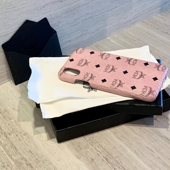 MCM iPhone X/XS Case in Soft Pink Visetos - Picture 4 of 5